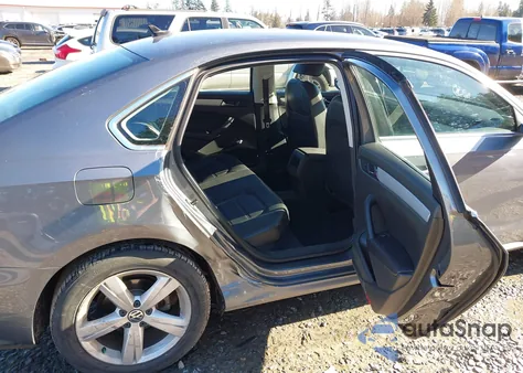 2012 Volkswagen Passat 2.5L Se z USA, uszkodzony, nr VIN 1VWBP7A35CC016085